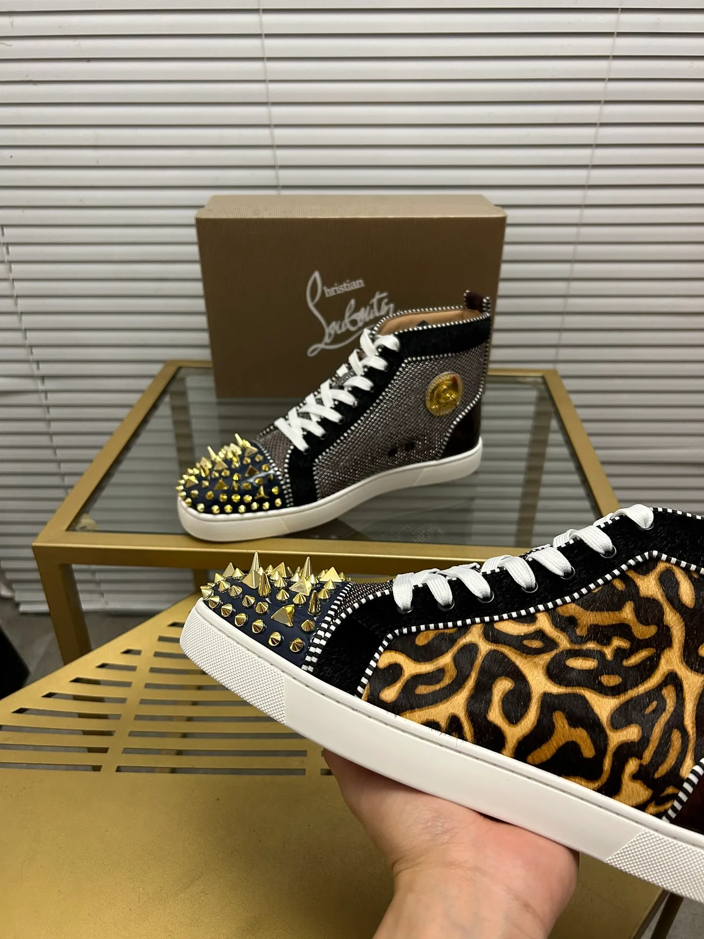 (Customized model) Ex-factory price is 560. christian louboutin (CL red sole shoes) counter series, casual sneakers for couples 📢 📢 📢 Exclusive hot style release 🎈🎈💪 Movable latex feet 👻 Finished outsole line [Proud] 😝Female 35-40# Male 38#-46, global supply😝 [Top version]: Original imported genuine leather upper, top original leather lining, original molded TPU outsole, original 1:1 detail processing, original shoe last,